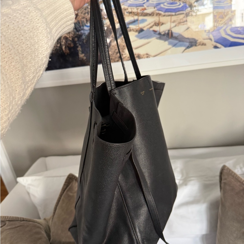 Celine Black Tote Bag Sleek Minimalist Design - Picture 2 of 8